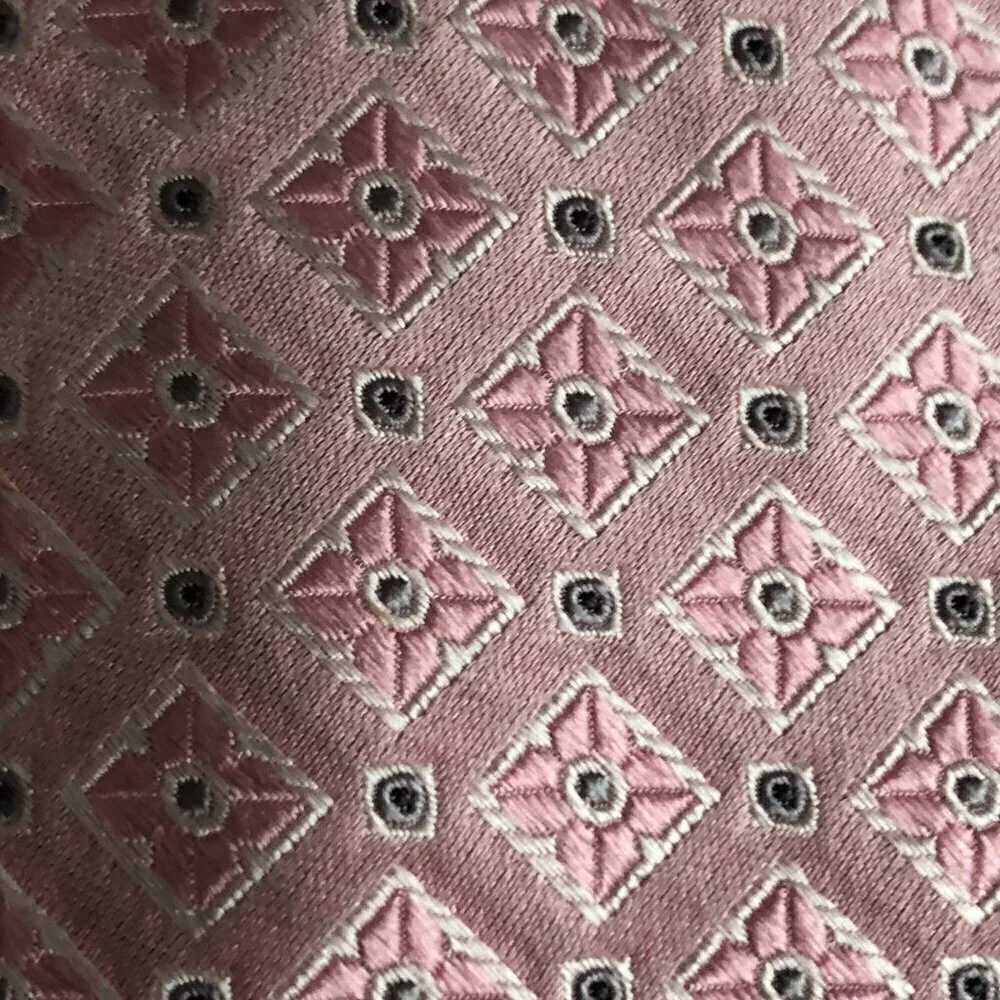 Tasso Elba Spa Hand Crafted Pink Diamond Floral 100% Silk Necktie